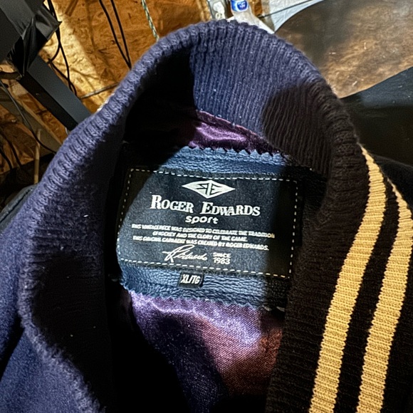 Vintage Roger Edward's Toronto Maple Leafs jacket - Picture 2 of 6